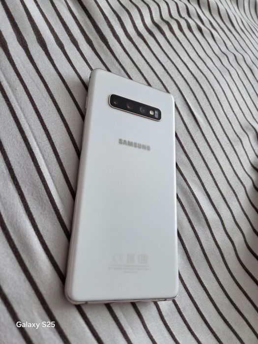 Продам самсунг s10+
