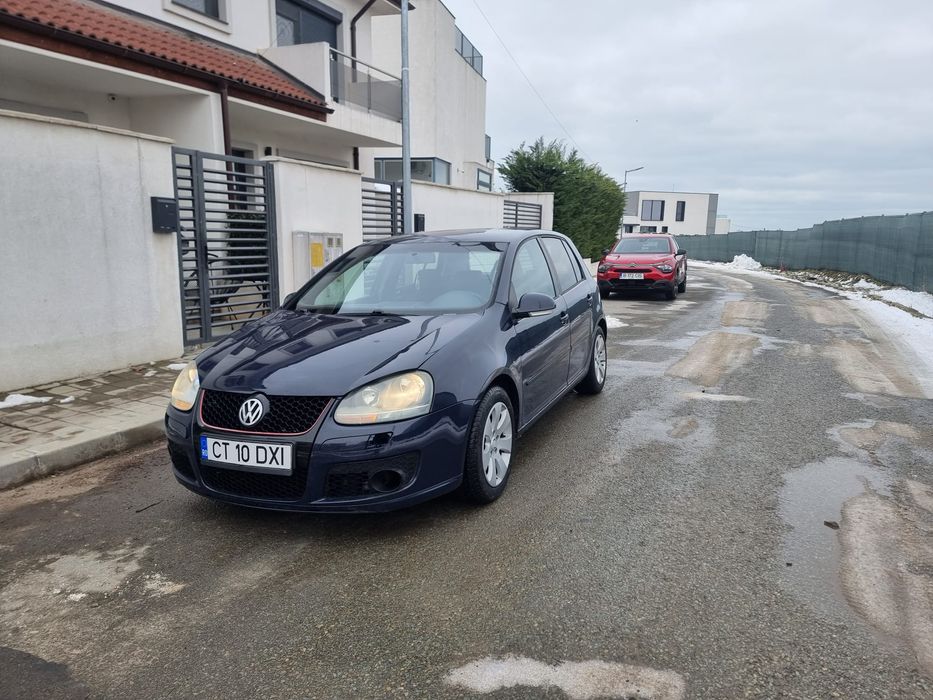 Vând Volkswagen Golf  5 1.9