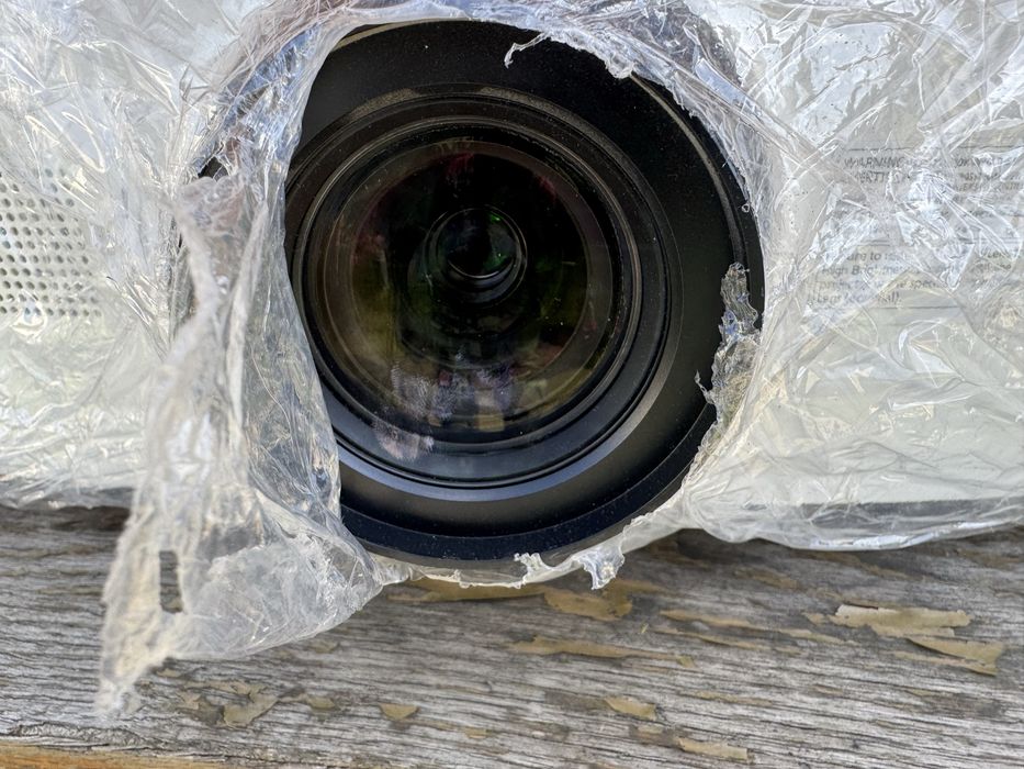 Прожектор Panasonic PT-EZ580