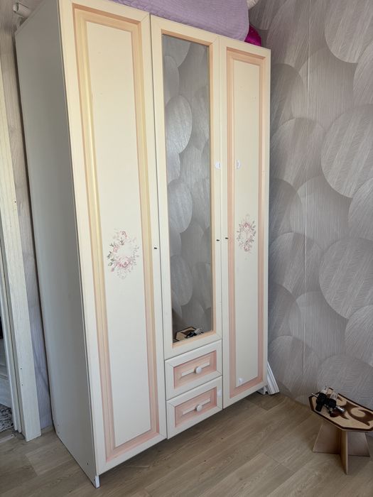 Продам шкаф и уровать без матраса