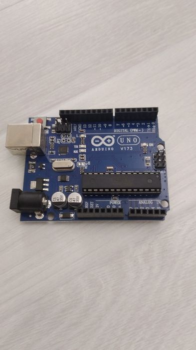 Arduino Uno R4 .