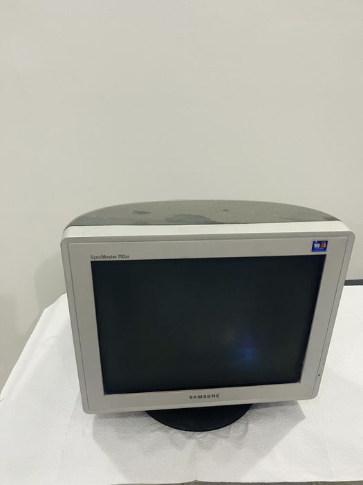 Monitori монитори срочно продаю