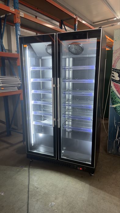 Двойна Хладилна витрина  KUHLSTEIN 801 B | 800 Л | 2 СТЪКЛЕНИ ВРАТИ | NO FROST | R290,Колелца ,Самозатваряне ,LED ,Закалени стъкла , 12 рафта