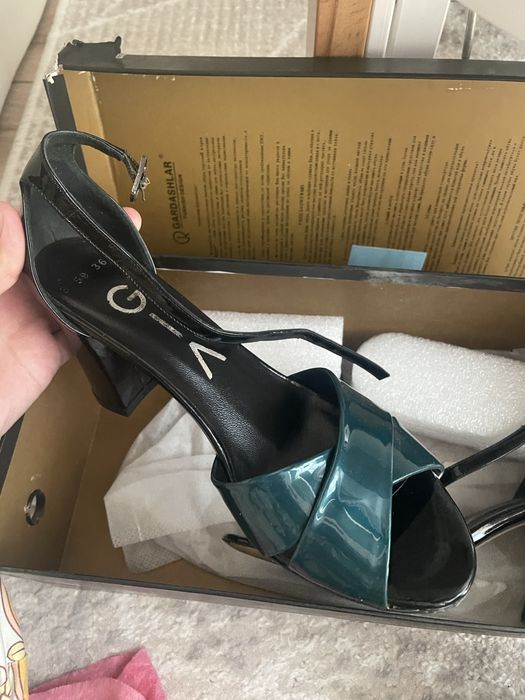 Продам босоножки