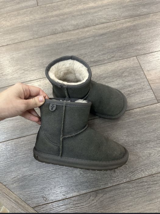 EMU Australia уги