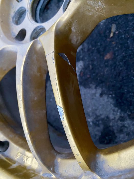 Диски r17 5*100 золотого цвета