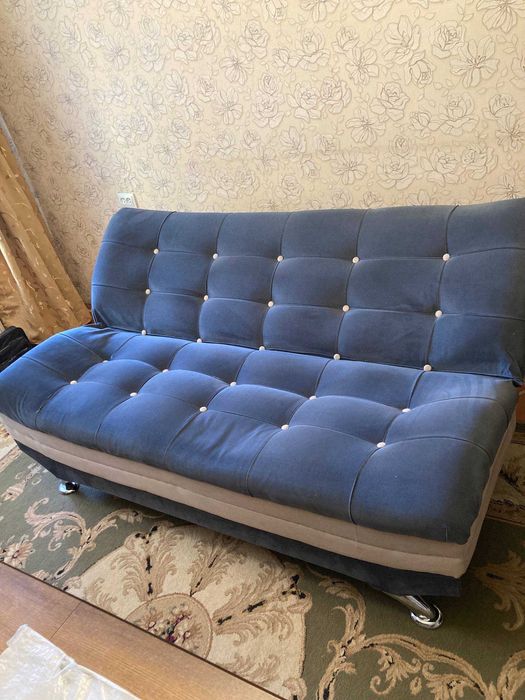 Продам синий диван и 2 кресла