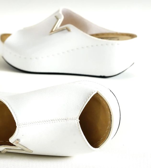 Анатомични нови бели чехли