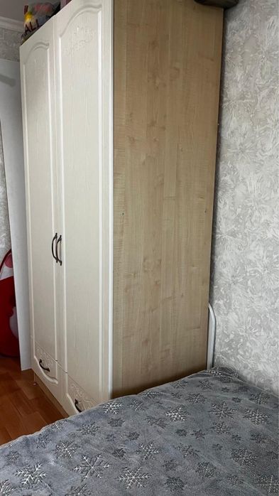 Спальный гарнитур, кровать и шкаф