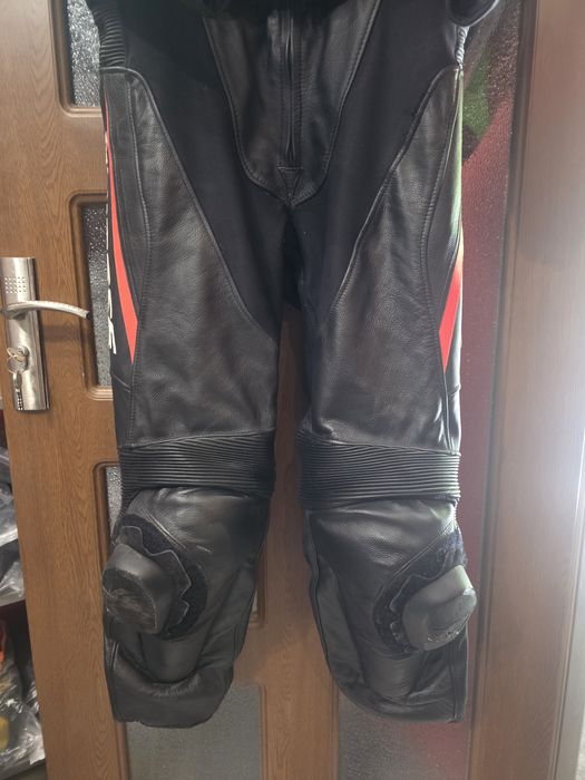 Мото екип Dainese размер 50 със забележки