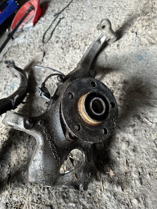 Fuzeta fata stanga dreapta audi a4 b8 b8.5