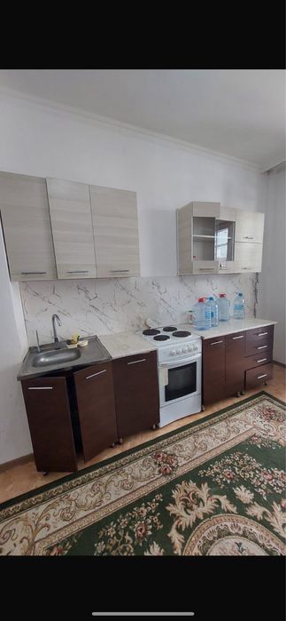 Кухонный гранитур, плита и диван