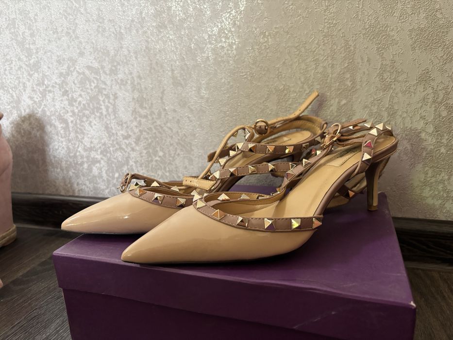 Продаю босоножки