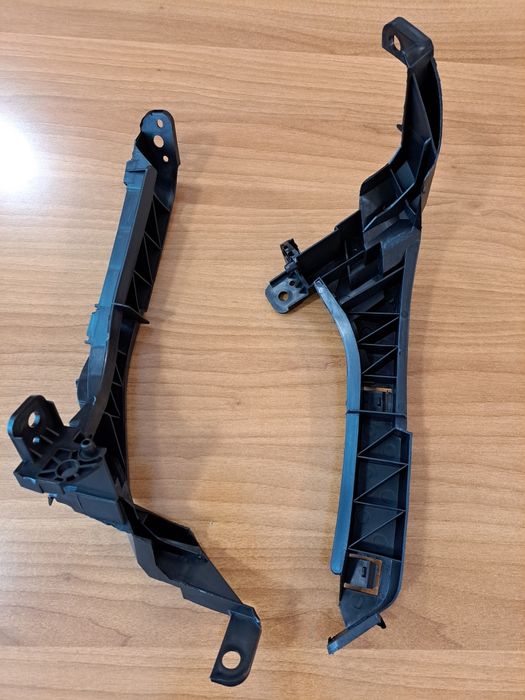 Скоба предна броня под фар или държач за броня Honda CRV 3 2007до2011