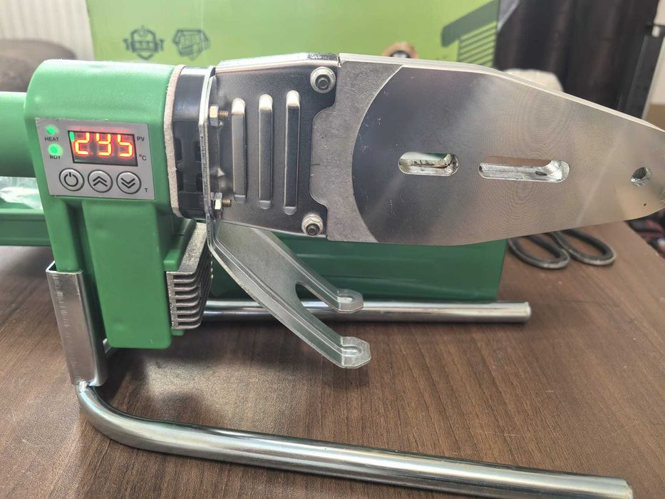 Plita lipit PPR 2000W, 400C, 6 capete 20-63, afisaj electronic