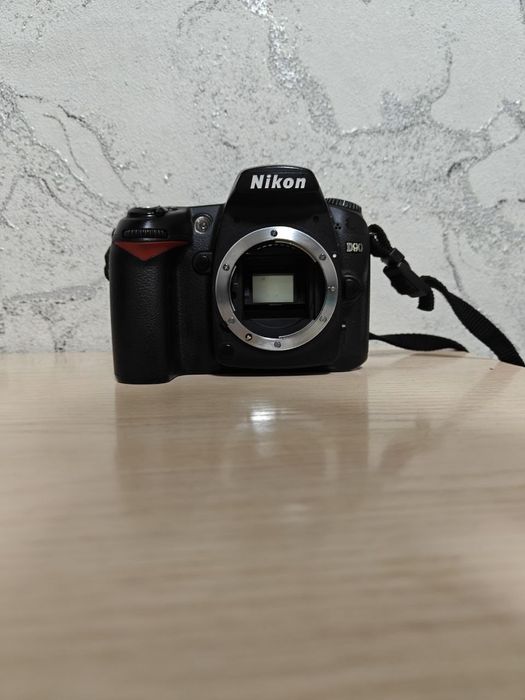 Nikon d90 + Nikon 18-105 DX
