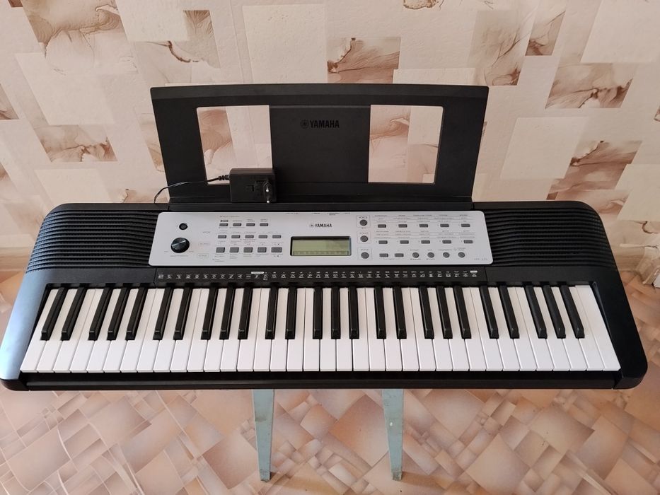 Продам синтезатор ,,Yamaha YPT 270 ,,