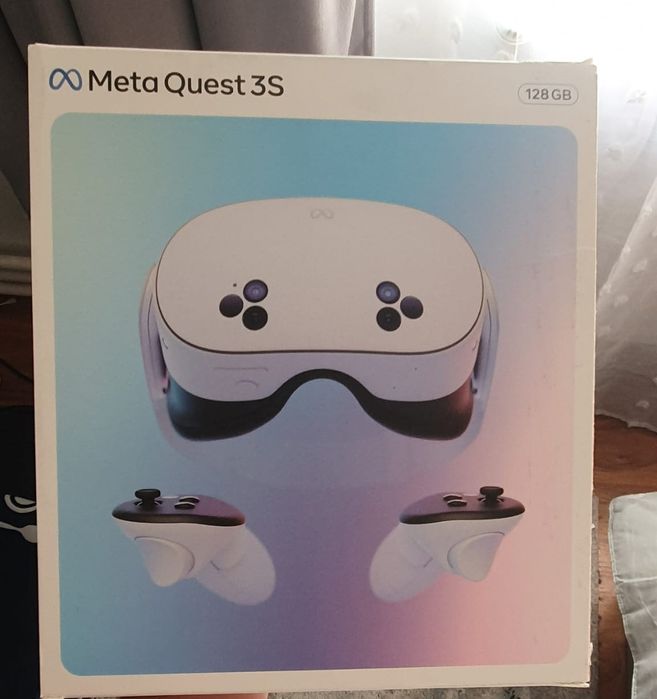 Vând Oculus quest 3s