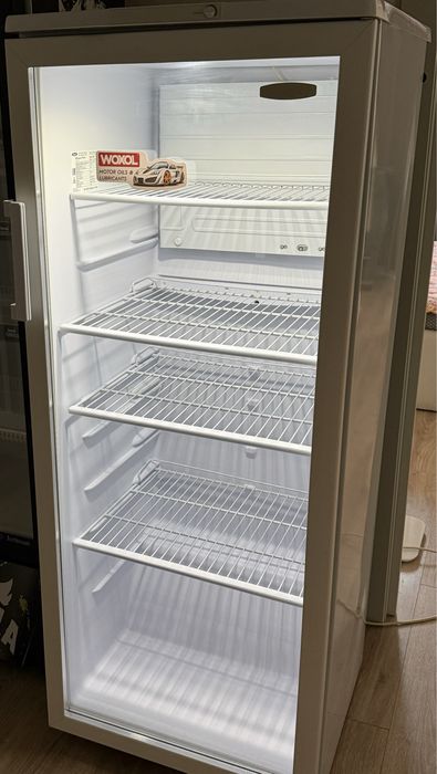 Холодильник для витрины