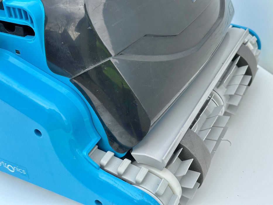 Robot curățare piscină Dolphin Maytronics F60