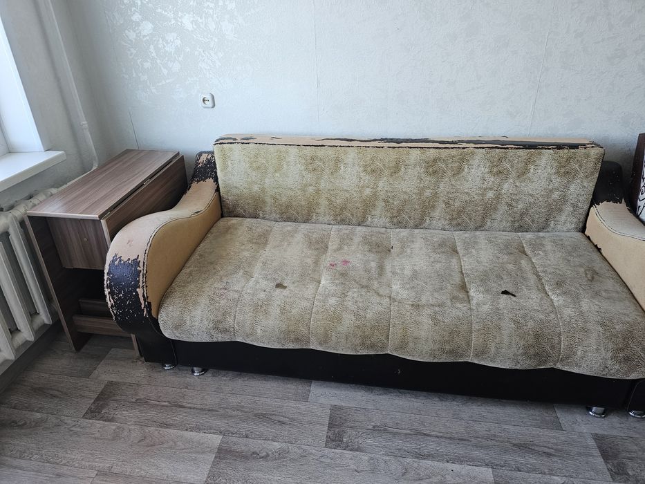 Отдам бесплатно диван и красла