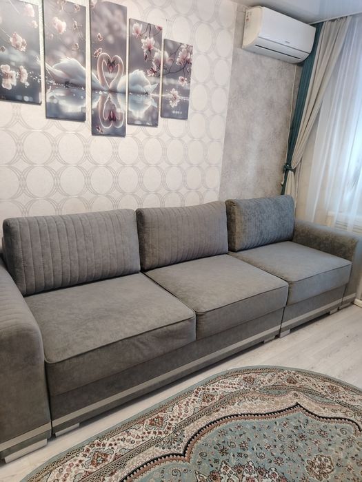 Угловой диван и кресло