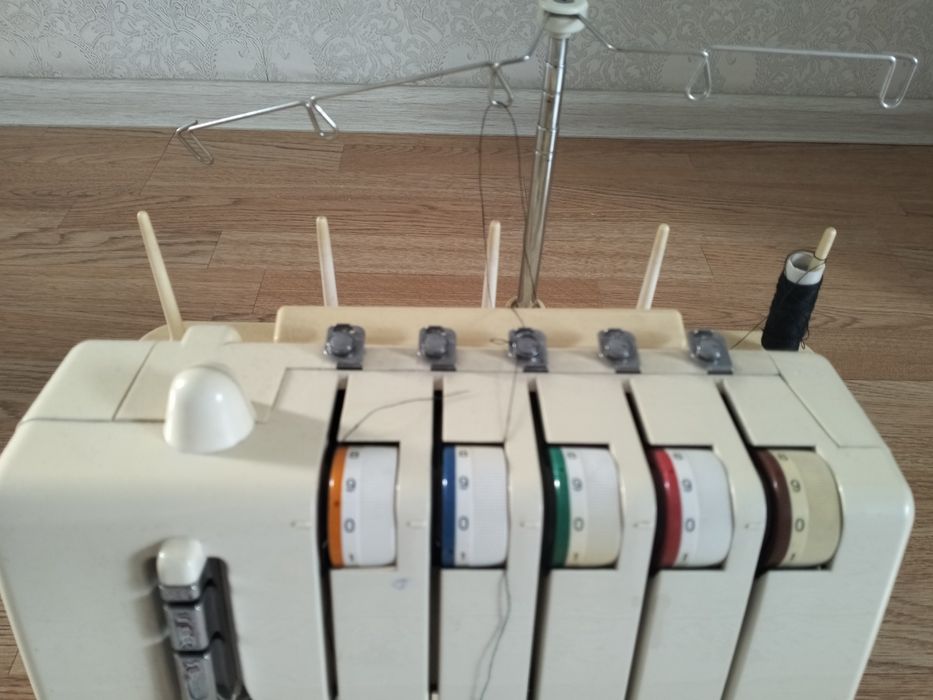 Коверлок MerryLock 3000CL