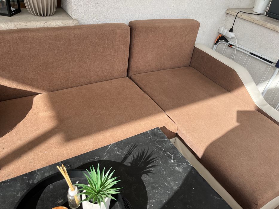 Диван и маса  100 евро