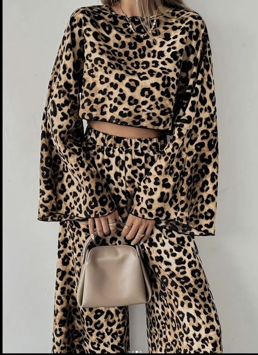 Продам женский костюмчик