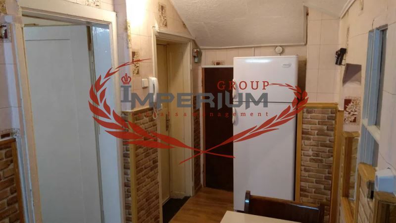 Двустаен обзаведен апартамент под наем в района на Окръжна болница, г