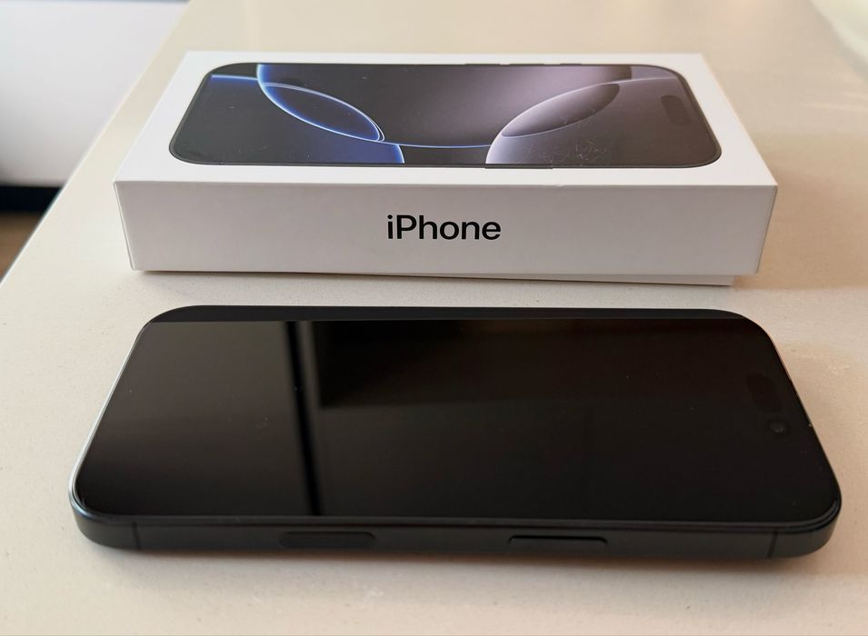 iPhone 16 Pro 128GB, Black Titanium - Perfect funcțional, Stare excelentă