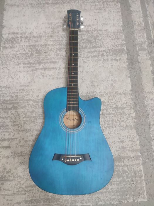 Продам акустическую гитару