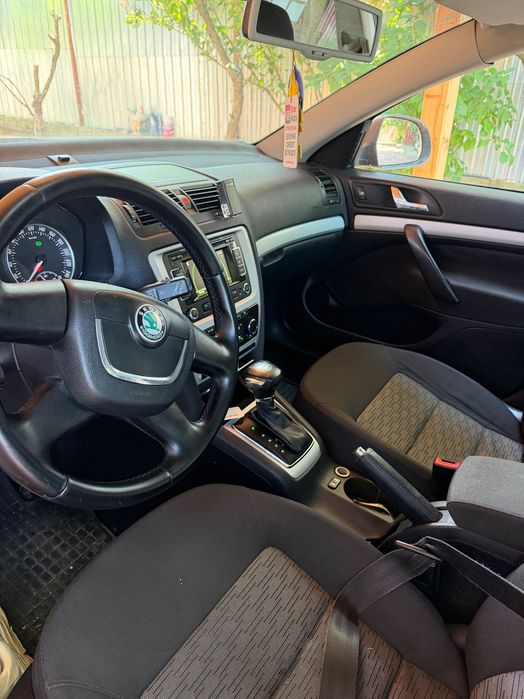 Masina Skoda Octavia 2012
