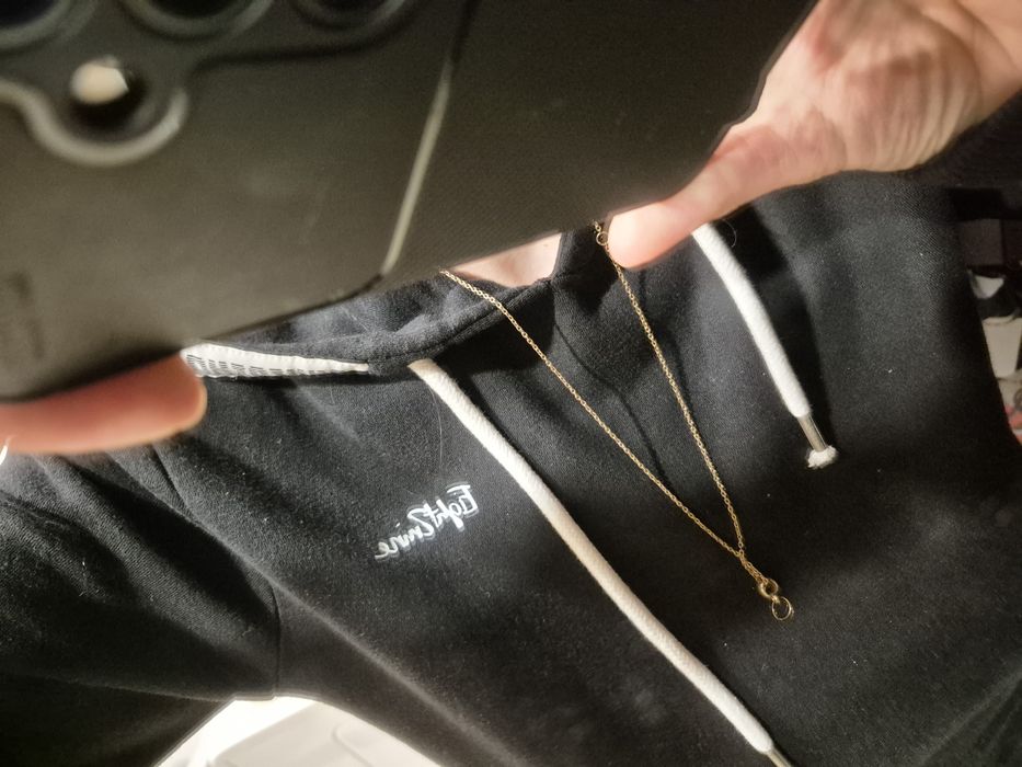 Гривни, обици подарявам.