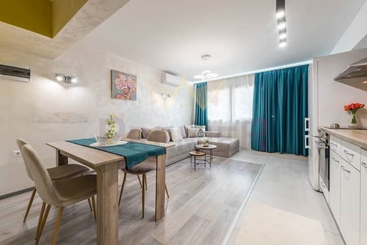 Дава се под наем Двустаен апартамент в Варна, ХЕИ - 75 кв.м за 468.69 € - Снимка #1