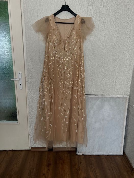 Бежова официална рокля XXXL 50 елегантна носена 1 път