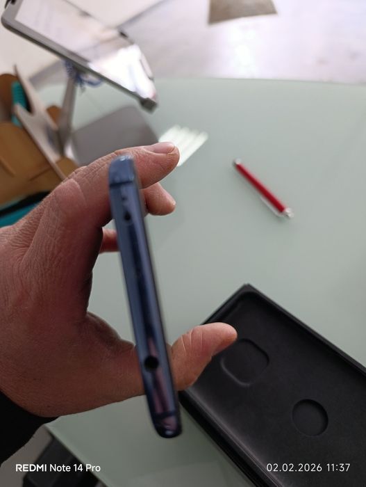 Телефон Huawei MATE 20