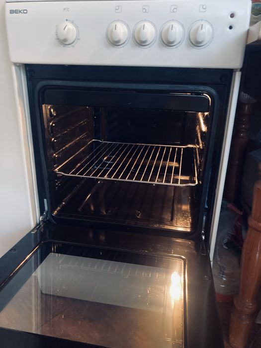 Готварска печка BEKO с 4 котлона и фурна