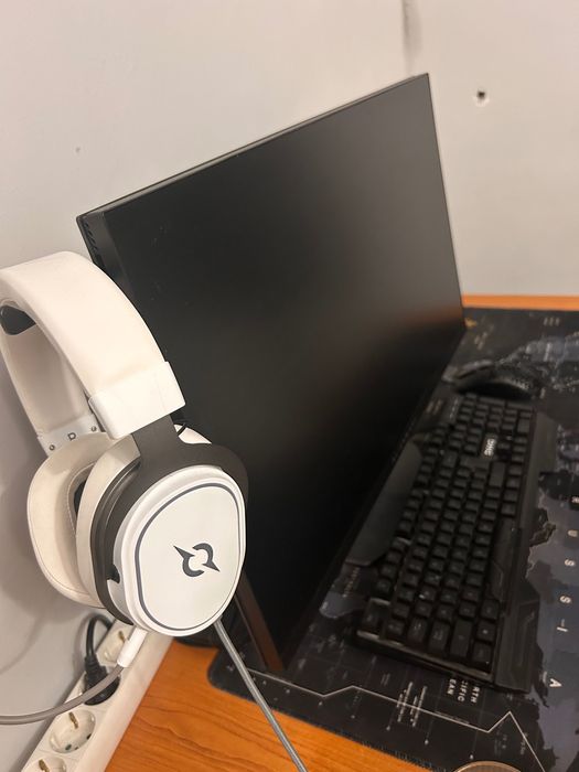 PC GAMING nou cu plastic pe el.