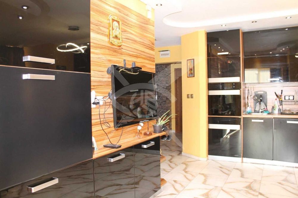 Продава се Тристаен апартамент в София, Люлин 8 - 93 кв.м за 3119 €/кв.м - Снимка #3