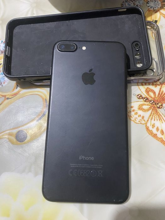 Продам айфон 7+