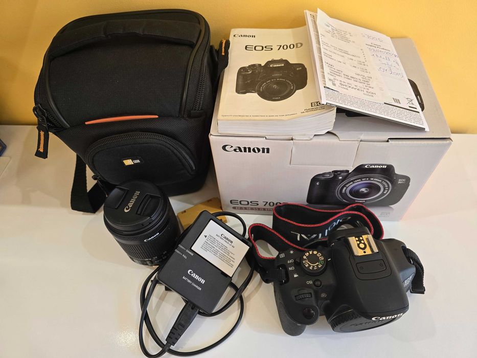 Фотоапарат Canon EOS 700D с обектив EFS 18-55mm