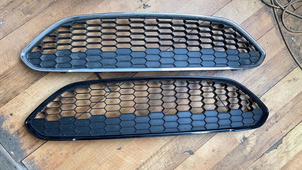 Grila centrala bara fata fagure Ford fiesta 6 Facelift 2013 2014 2015