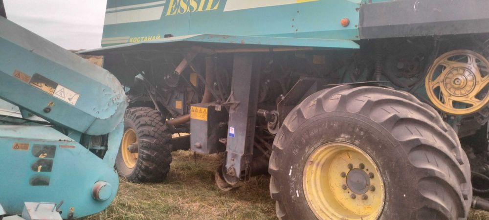 Комбайн Есиль 740