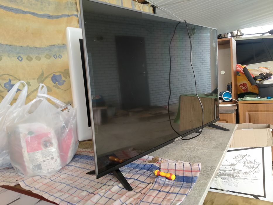 На запчасти два телевизора