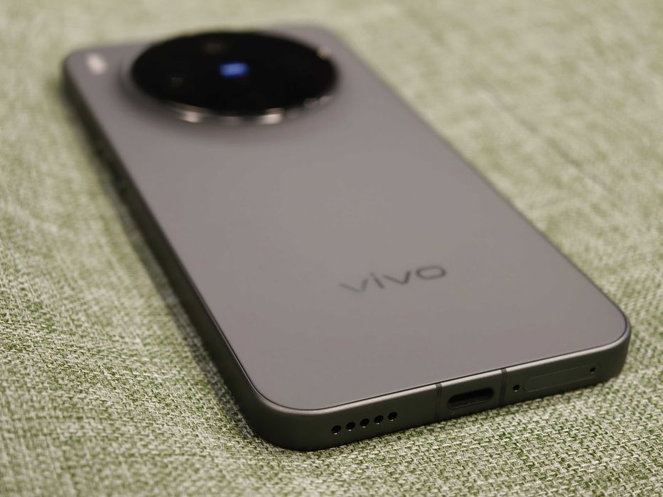 Нов Vivo X300 16/256 черен - 6.31"; Zeiss 200mpx + 50mpx + 50mpx; 6040mAh - 90W; Mediatek 9500