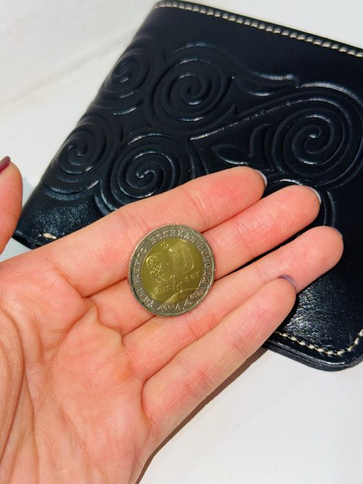 Продам монету 200тг 80лет победы