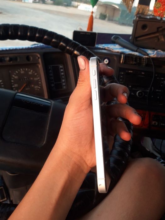 iphone 11 17 korpus qóyilgan