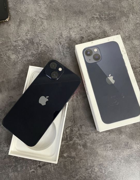 Телефон iPhone 13