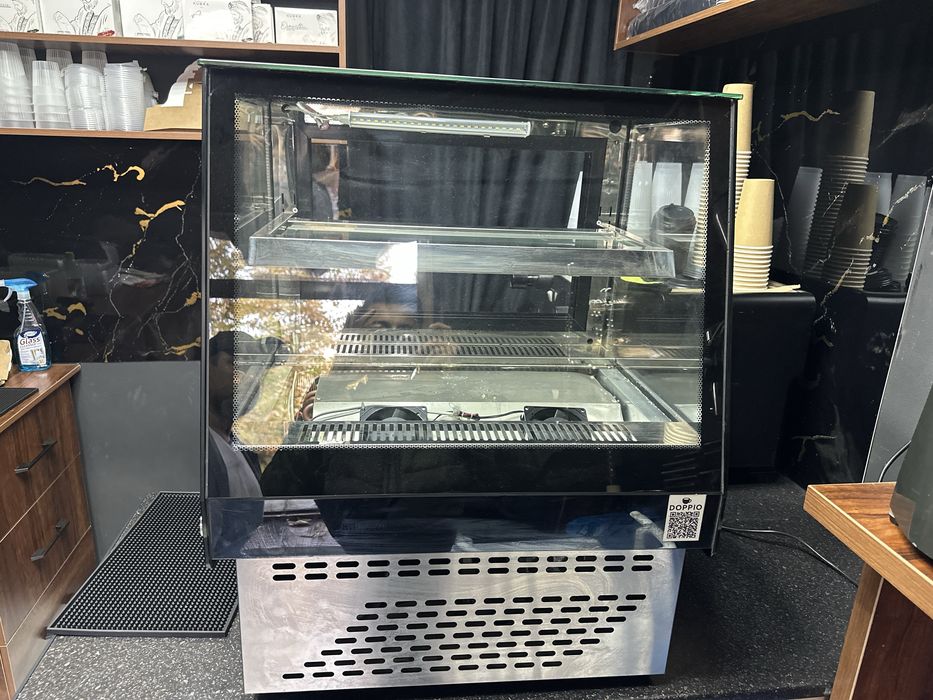 Витринны холодильник